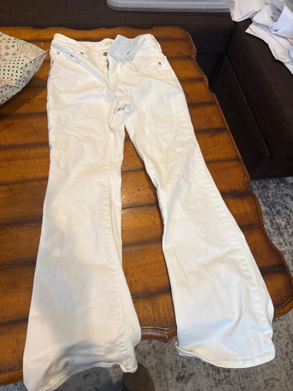 White flare Levi’s
